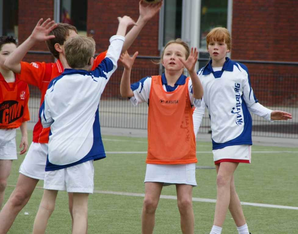 Korfbal E2 10 april 2010 -4.JPG